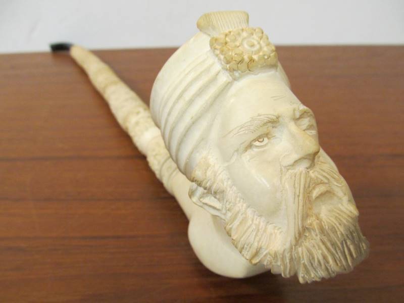 lot 63 image: LARGE Vintage Carved 9-Section Figural Meerschaum Pipe