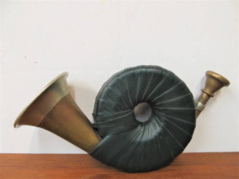 lot 69 image: 8 Vintage German Fox Hunting Horn