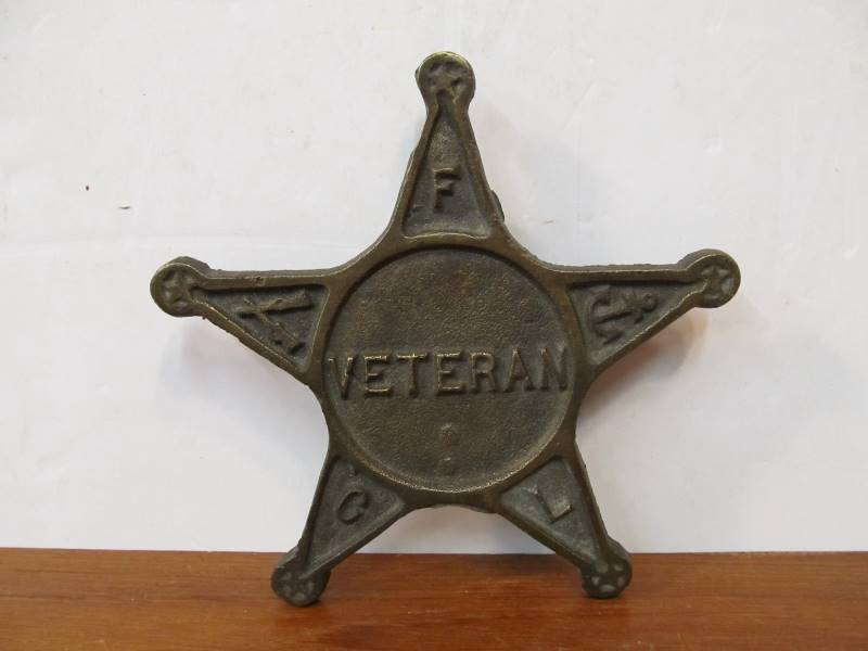 lot 71 image: Orig Antique Fraternal Veteran Cemetery Gravestone Marker