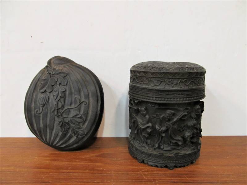 lot 74 image: 2 Old Vintage Intricately Carved Chinese Items