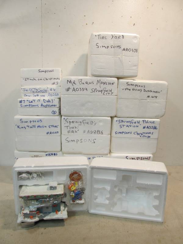 lot 48 image: Large Lot of SIMPSONS Hawthorne Christmas Village Buildings & Accessories