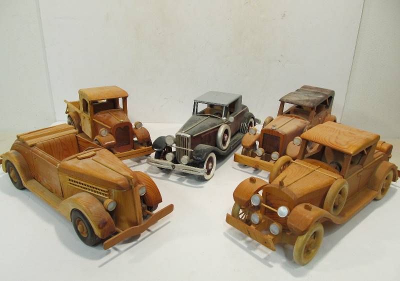 lot 104 image: Group of 5 Large Wooden Classic Cars