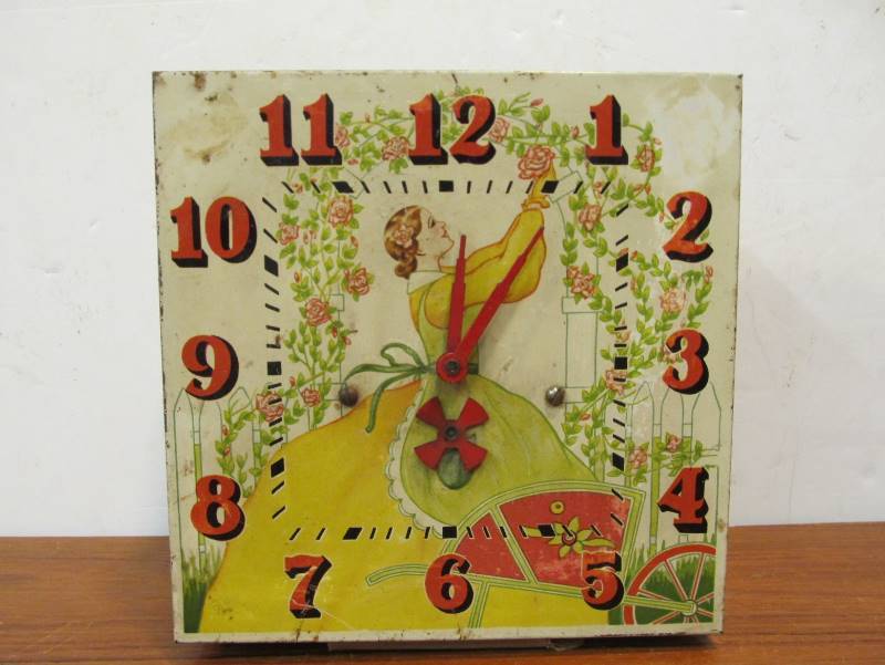lot 107 image: Working Vintage Metal 1940s-50s Metal HOWARD Kitchen CLock