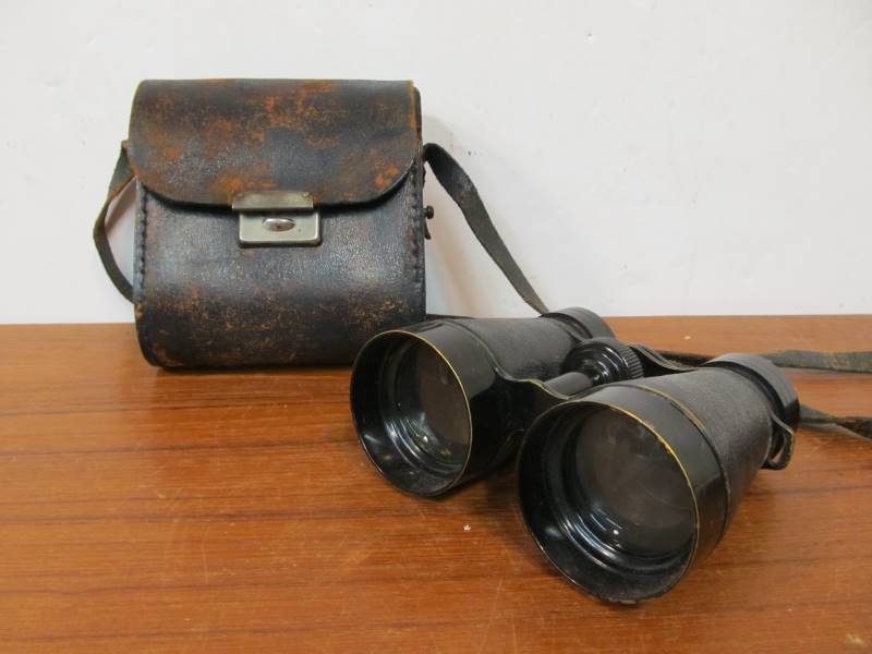 lot 114 image: Antique French Achromatic Binoculars wOriginal Leather Case