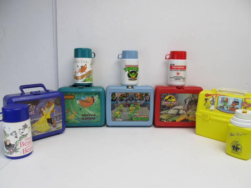 lot 96 image: Group of 5 Lunch Boxes wThermoses