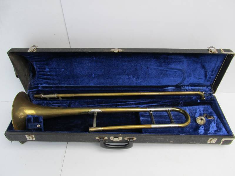 lot 144 image: Vintage 1950s OLDS SPECIAL Trombone wCase