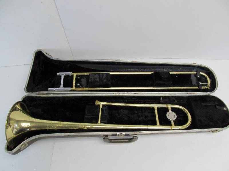 lot 145 image: Vintage BUESCHER Trombone wCase
