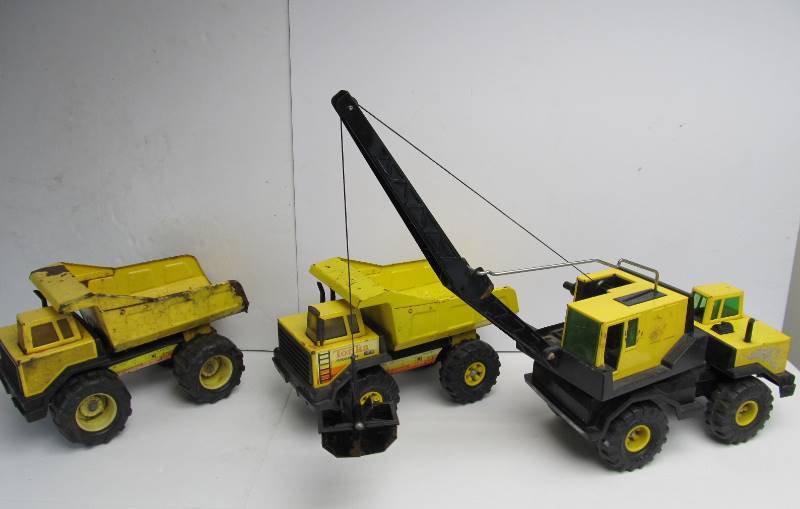 lot 155 image: 3 Large Vintage Metal Tonka Construction Vehicles