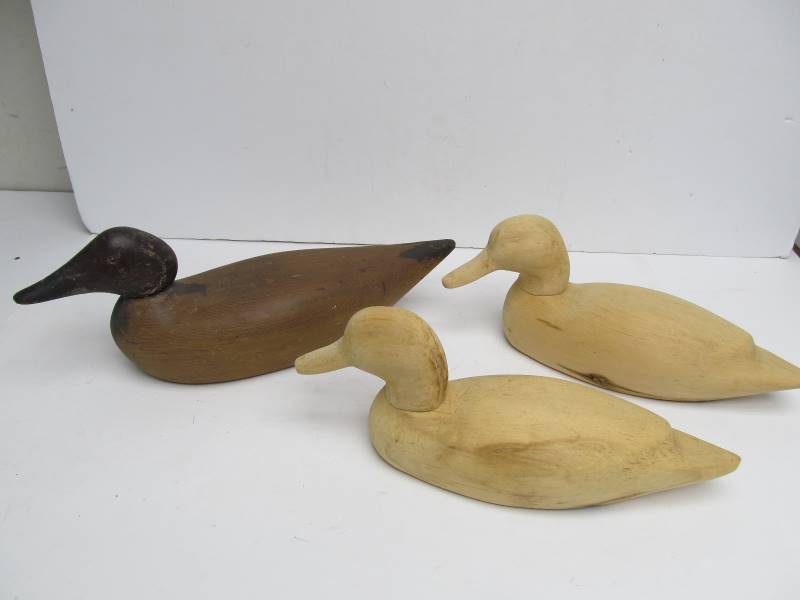 lot 86 image: Carved Wooden Duck Decoys