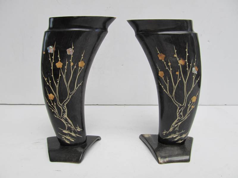 lot 169 image: Matching Pair of Vintage Genuine Buffalo Horn Vases