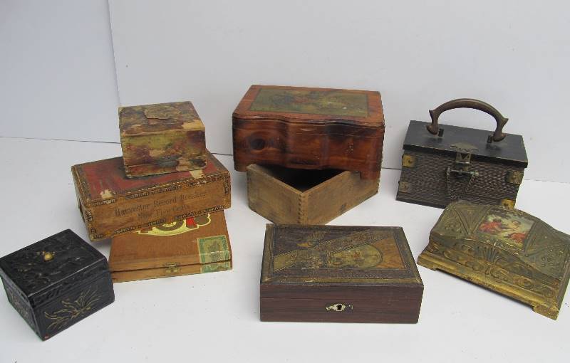 lot 178 image: Group of Vintage Wooden Jewelry & Storage Boxes