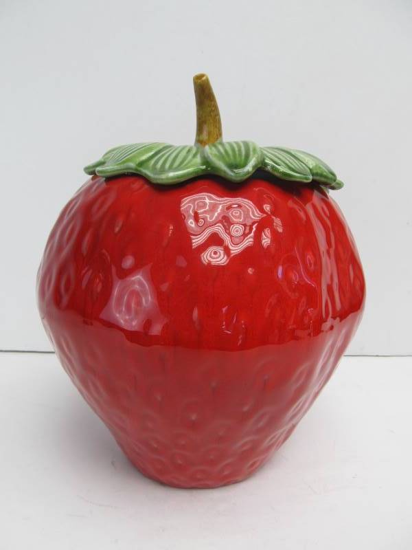 lot 179 image: Vintage 1950s Strawberry Ceramic Cookie Jar