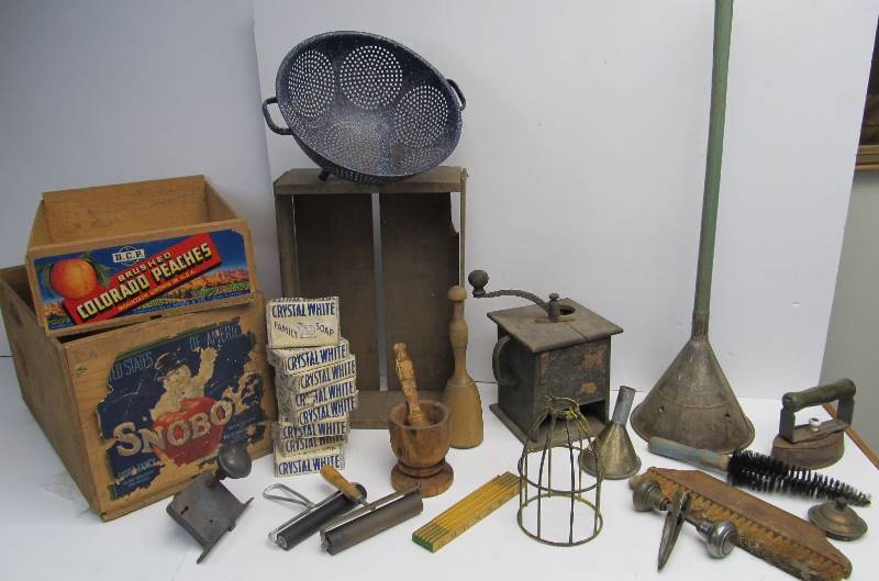 lot 181 image: LARGE Lot of Vintage & Antique Primitive Items