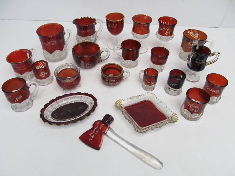 lot 186 image: Great Collection of Vintage & Antique Cranberry Glass Souvenir Pieces