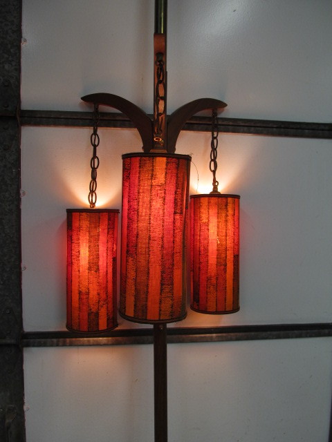 lot 231 image: Vintage Mid Century 3-Way Tension Pole Lamp