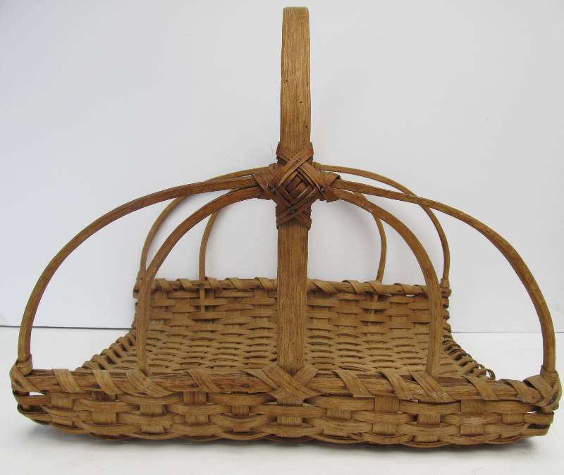 lot 252 image: Large Vintage Hand Woven Gathering Basket