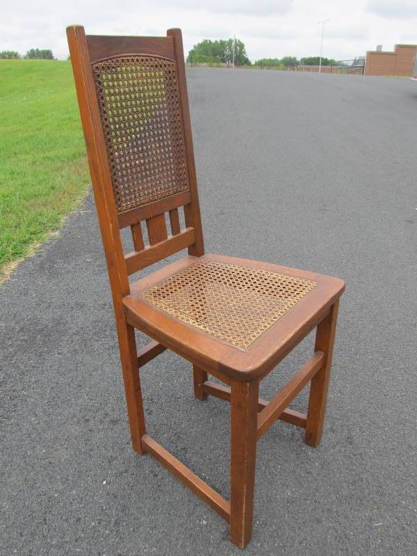 lot 257 image: Antique Arts & Crafts Mission Oak Cane Side Chair