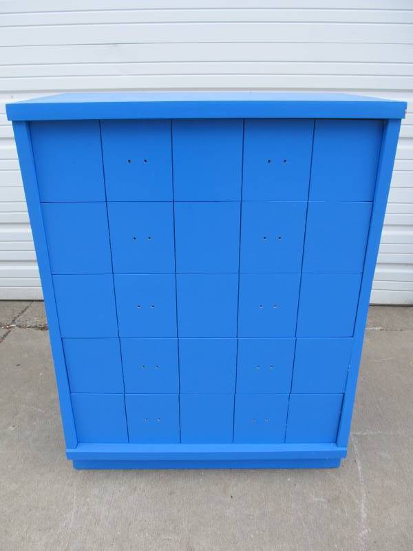 lot 250 image: Mid Century Blue Painted Dresser