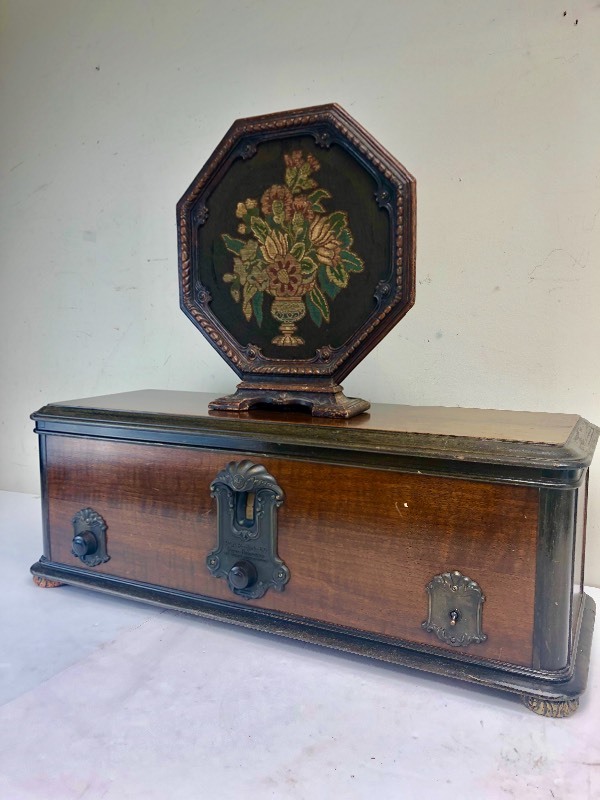 lot 1 image: Working Vintage RCA RADIOLA 60 Radio wSpeaker