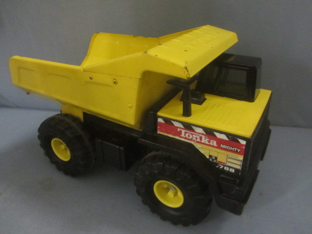 lot 134 image: Tonka Mighty Dump Truck