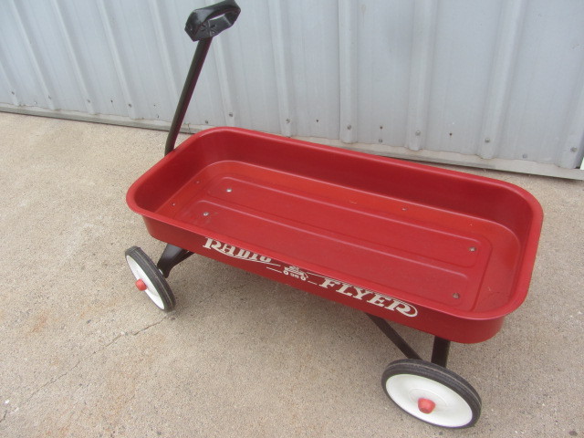lot 56 image: Radio Flyer Red Wagon
