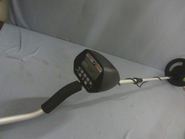 lot 152 image: Metal Detector