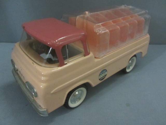 lot 155 image: Nylint Ford Kennel Truck