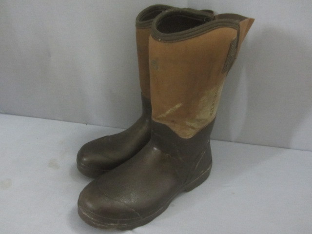 lot 159 image: LaCrosse Barn Boots