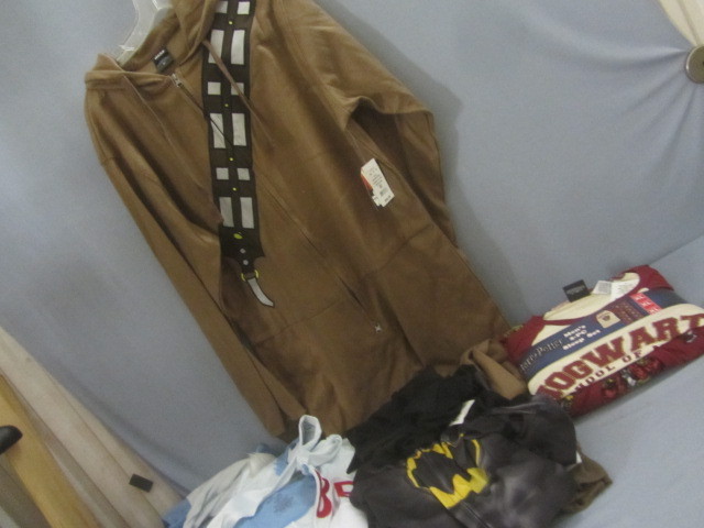 lot 163 image: Character Pajamas