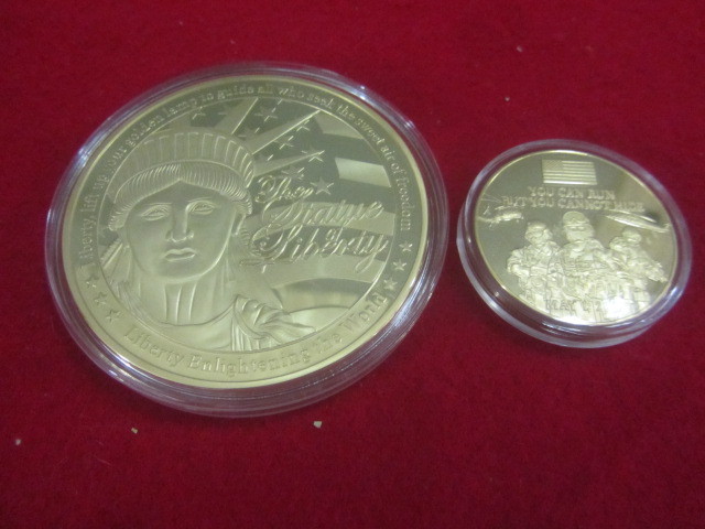 lot 127 image: Replica Statue of Liberty, Obama