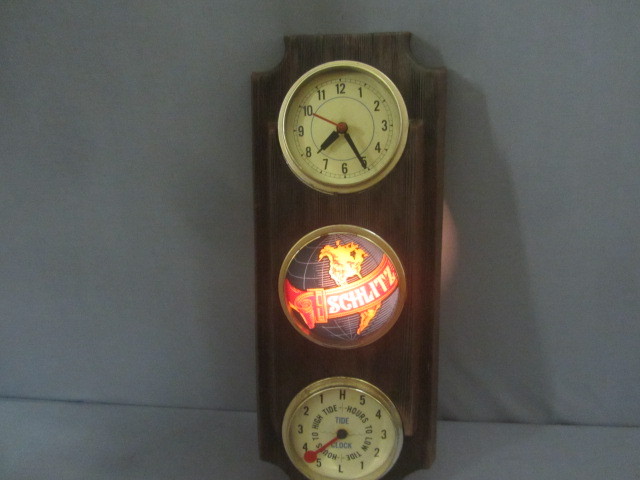 lot 130 image: Schlitz Beer Light Clock