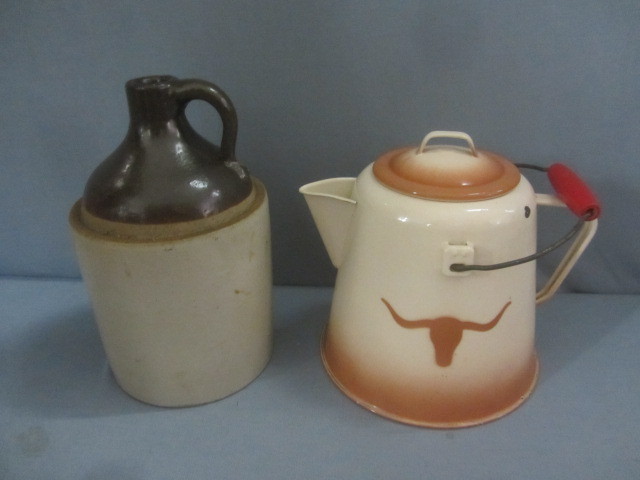 lot 87 image: Porcelain Coffee Pot, Shoulder Jug