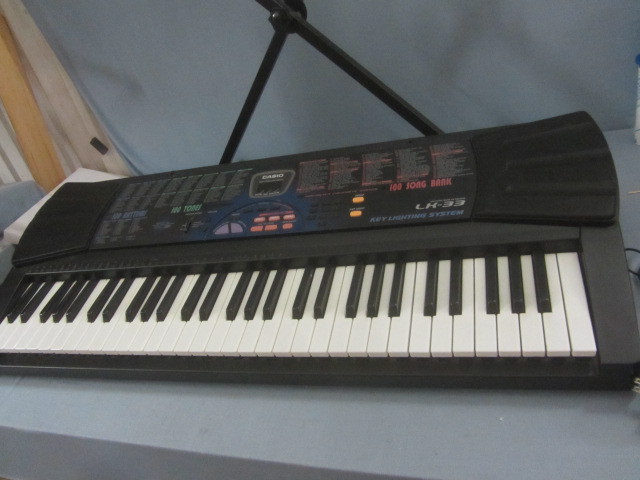 lot 101 image: Casio Keyboard