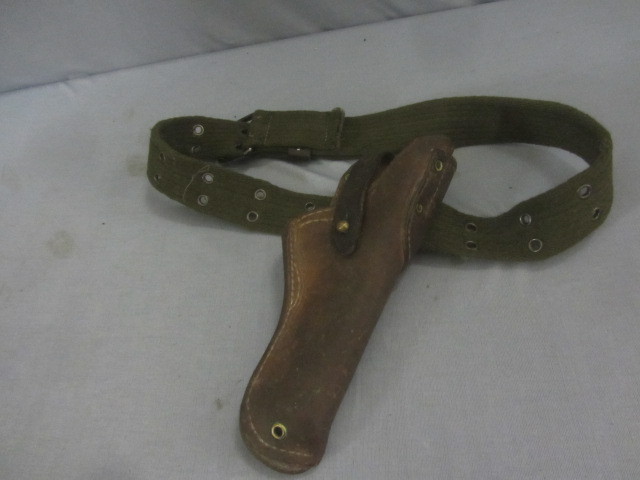 lot 68 image: Boyt Leather Holster