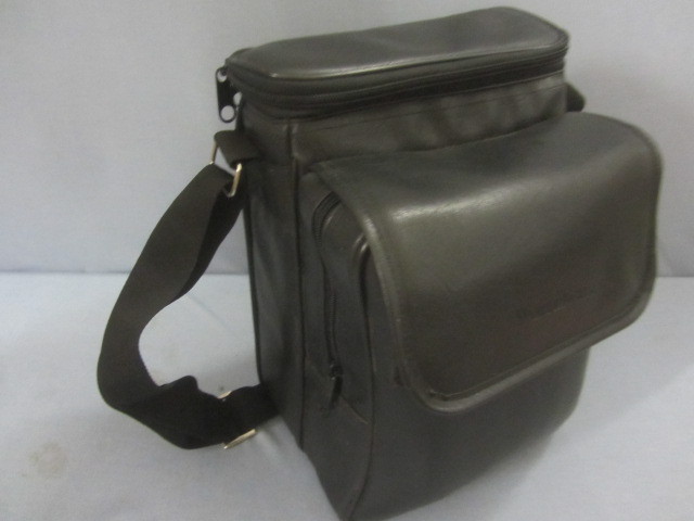 lot 78 image: Portable DVD, Monitors