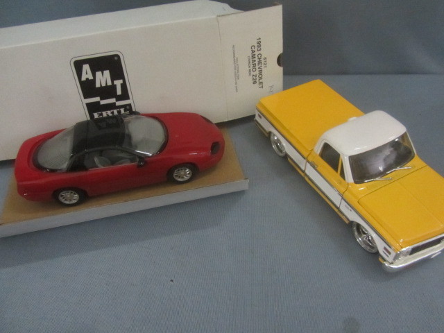 lot 40 image: Cheyenne Pickup, Camaro
