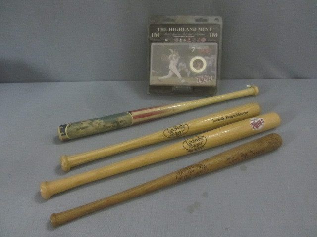 lot 49 image: Joe Mauer, Bats