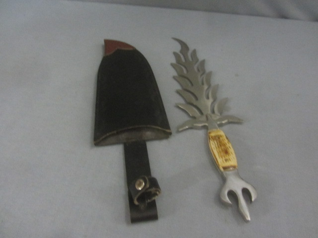 lot 19 image: Collector Knife