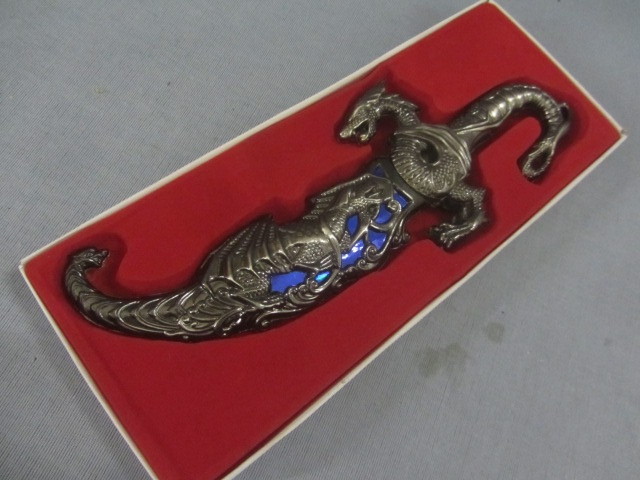 lot 20 image: Chinese Dragon Knife