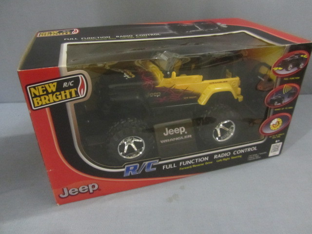 lot 27 image: New Bright RC Jeep