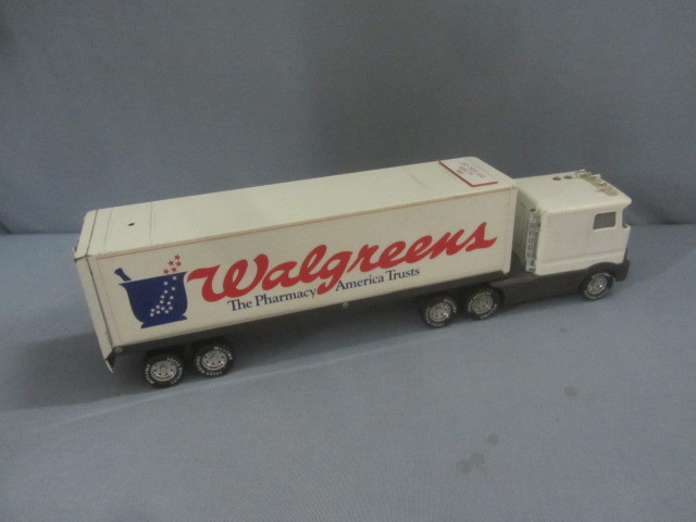 lot 32 image: Nylint Semi Trailer