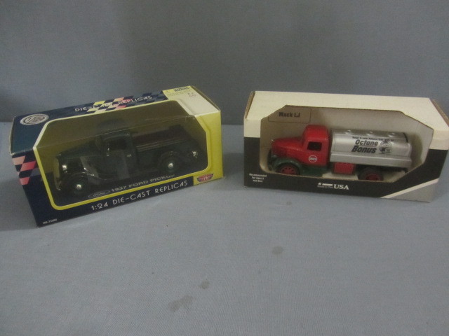 lot 35 image: Amoco Truck, Ford Pickup