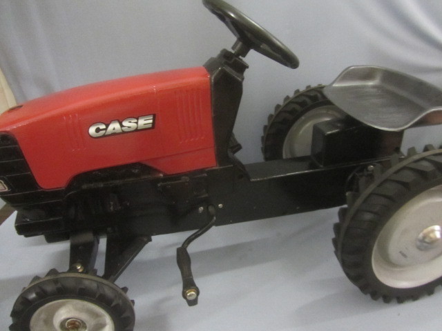 lot 1 image: Cast Case Pedal Tractor