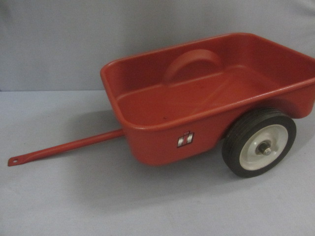 lot 2 image: Case Trailer