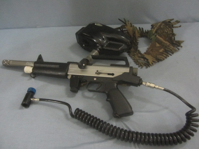 lot 8 image: Master Paintball Gun