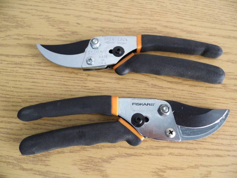 2 Pair Fiskars Cutters