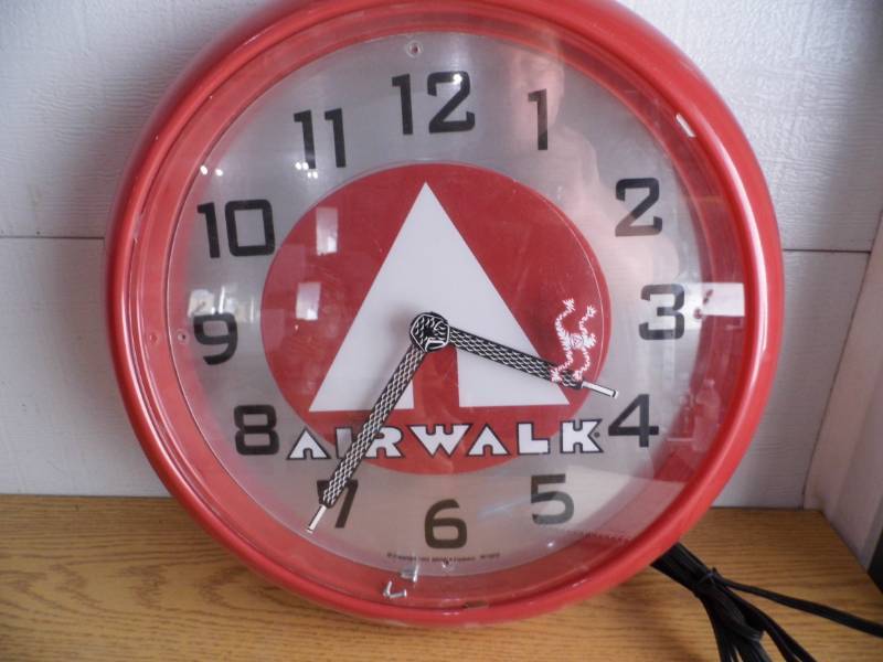 Air Walk Clock