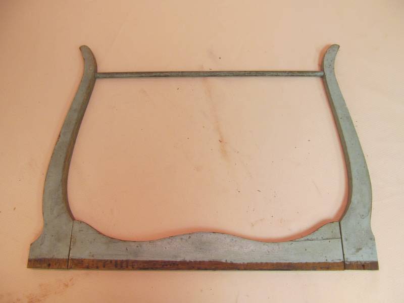 lot 11 image: vintage towel rack