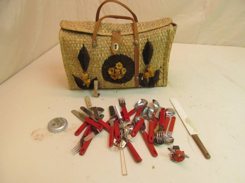 lot 13 image: picnic set