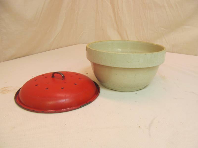 lot 17 image: crock bowl, lid